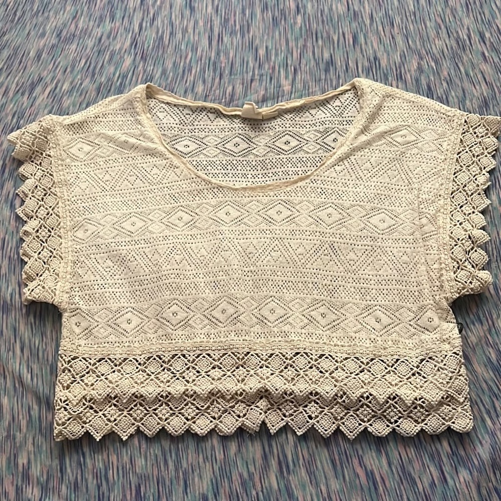 🆕 Cream Lace Crop Top